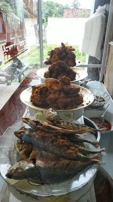 BAYANG SANI MASAKAN PADANG