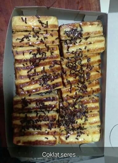 ROTI BAKAR BANDUNG DAN BUBUR KACANG IJO SUNDA