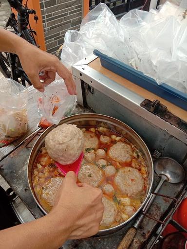 BAKSO & MIE AYAM SERIBURASA