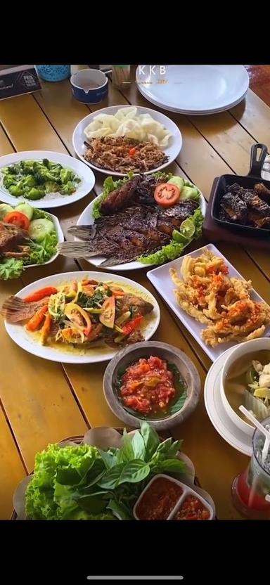 RUMAH MAKAN DADAKAN SUNDA