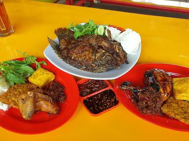 WARUNG AYAM BAKAR JUARA