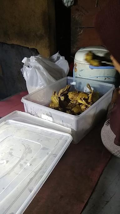 LESEHAN PECEL LELE KULON LAPANGAN PONCOSARI