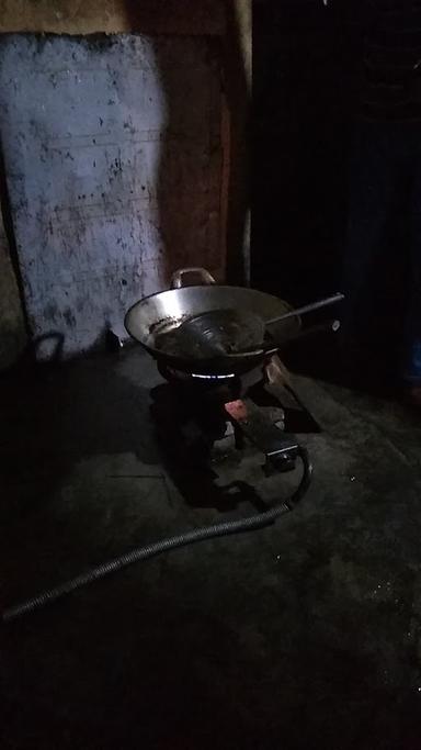 LESEHAN PECEL LELE KULON LAPANGAN PONCOSARI