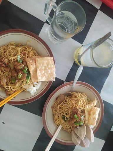 SOTO BAKSO MIE AYAM LEDA LEDE