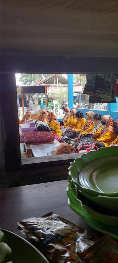 WARUNG MAKAN DUA PUTRI - PANTAI BARU