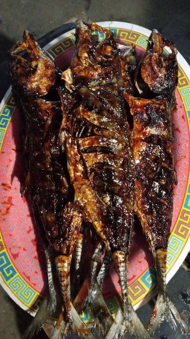 WARUNG MAKAN LESEHAN BU PONY PANTAI BARU