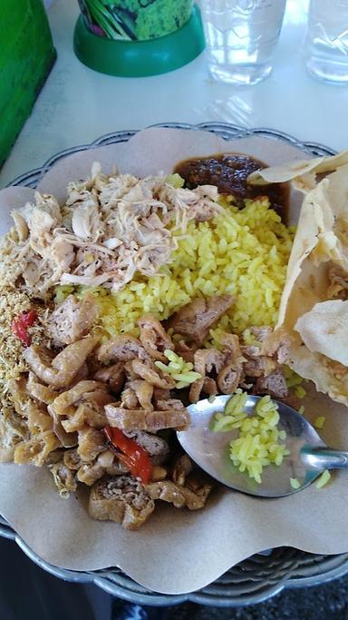 WARUNG NASI KUNING