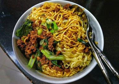 MIE AYAM DAN BAKSO OM MAN