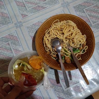 BAKSO DAN MIE PAK UNTUNG