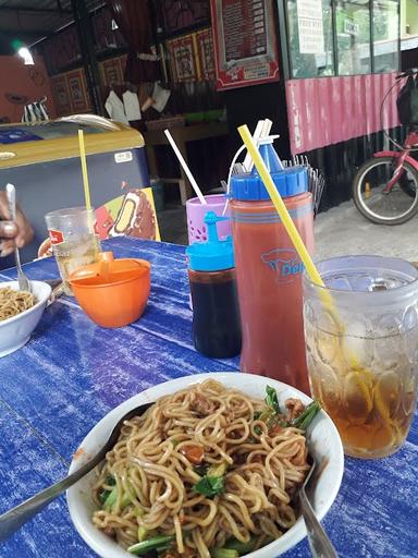 BAKSO & MIE AYAM RAYHAN