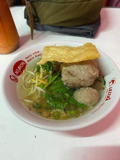 BAKSO & MIE AYAM GOYANG LIDAH