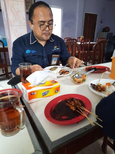 RUMAH MAKAN MAMA DONG