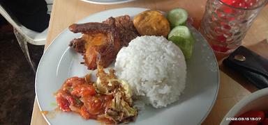 AYAM PENYET IBU TONI