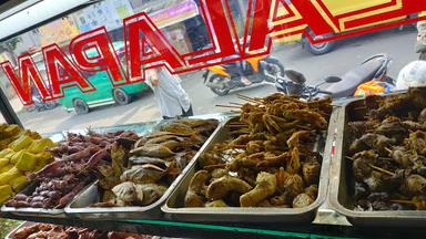 D'LALAPAN IKAN LAUT & AYAM GORENG