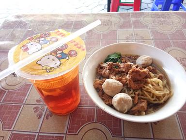 MIE BAKSO & MIE AYAM PAK KAWIT