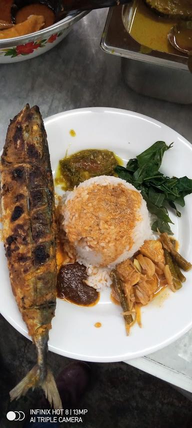 WARUNG NASI PADANG WA UDA