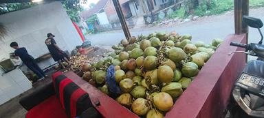 WARUNG ES KELAPA CIBAKUNG