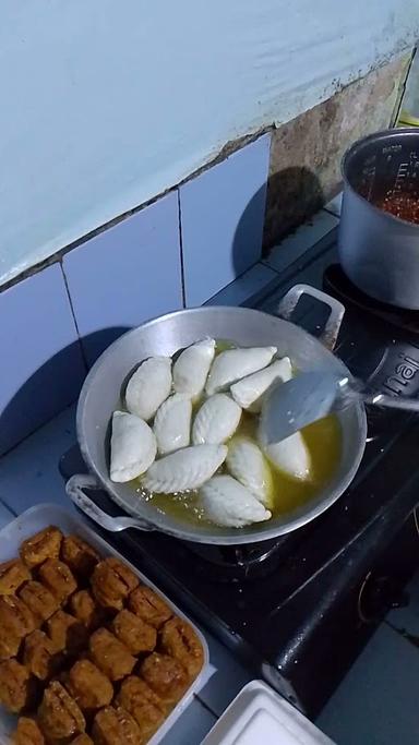 CIRENG ISI AYAM TEH YANI