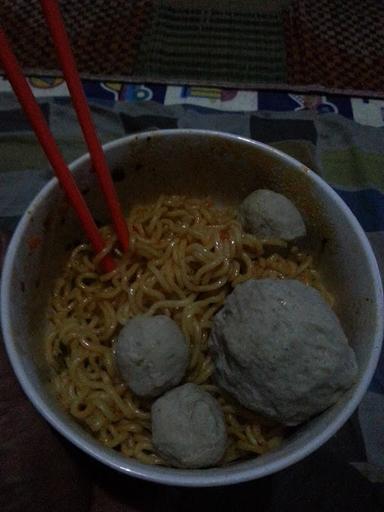 MIE AYAM BAKSO LESEHAN