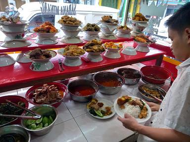 RUMAH MAKAN PADANG SUCI