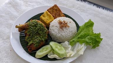 AYAM PENYET SAMBEL IJO SI ABANG