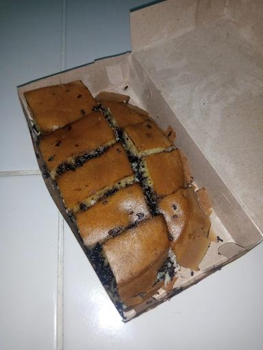 MARTABAK LARIS KANDANG RODA