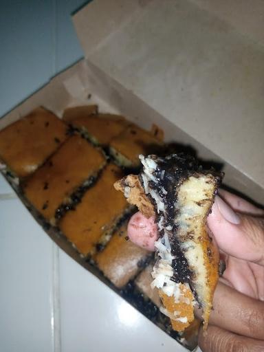 MARTABAK LARIS KANDANG RODA