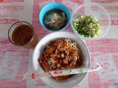 MIE AYAM MAS ARI