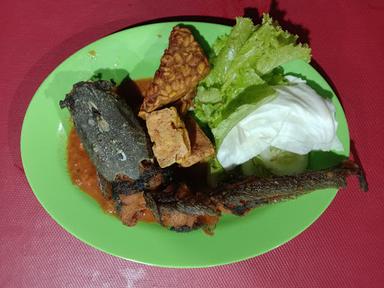 PECEL LELE CAK NUNG NUANSA ALAM CILEBUT