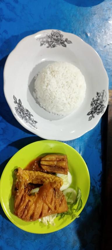 PECEL LELE DAN SOTO LAMONGAN CAK UNTUNG