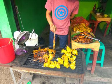 AYAM BAKAR IBU TITI