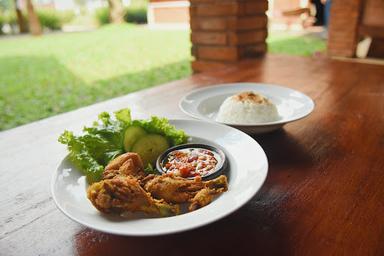 RUMAH MAKANAN BEBEK SANGKEP