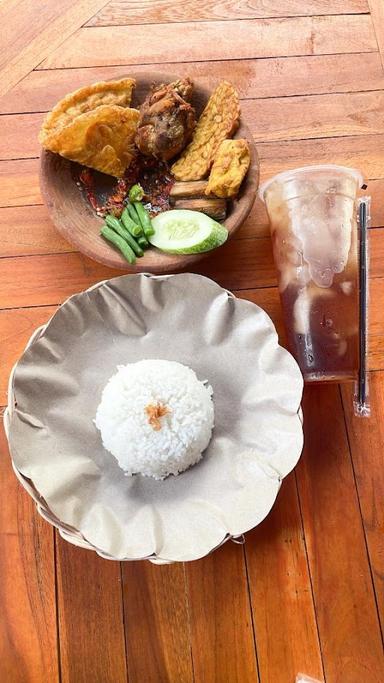 NASI BALUNG TUGU DAN SAMBEL COBEK TUGU