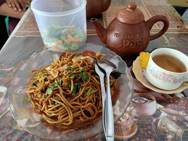 JAVANESE NOODLE & FRIED CHICKEN MAS TRI