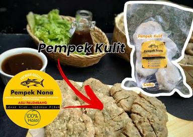 PEMPEK NONA