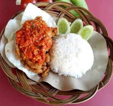 AYAM DAN BELUT PENYET NENO'