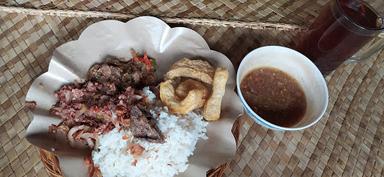 KULINER BALI DE MUATA (NASI LAWAR SATE KOMOH)