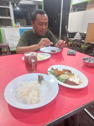 WARUNG AYAM TULANG LUNAK RIZQI