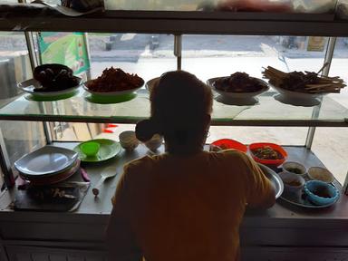 WARUNG NASI LAWAR BABI BU SUCI