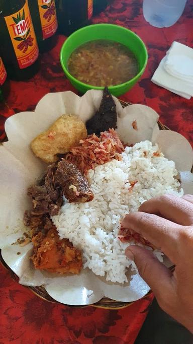 WARUNG NASI LAWAR DONG TOMPEL