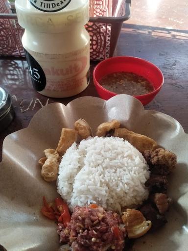 WARUNG NASI LAWAR MEN RANGENG