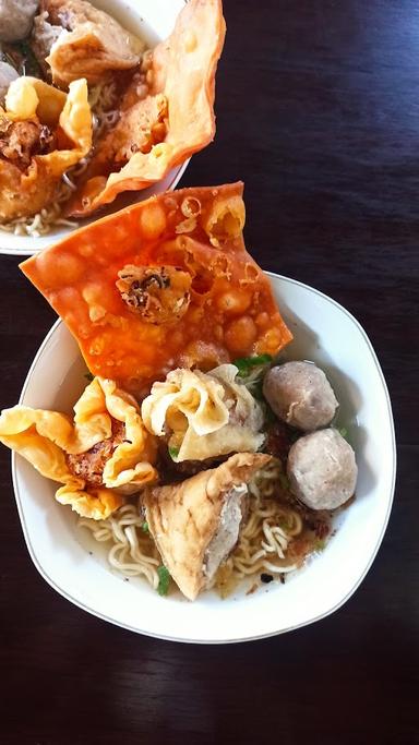 BAKSO BAKWAN MALANG DAN MIE AYAM EDY AREK