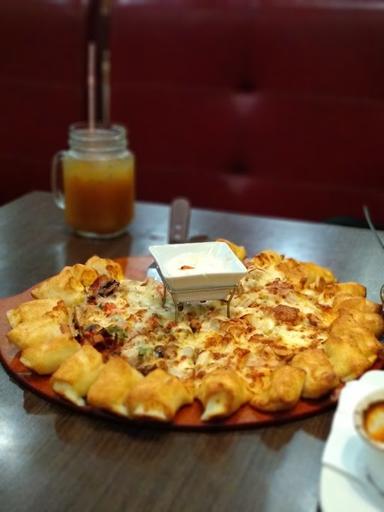 PIZZA HUT RESTORAN - CISALAK DEPOK