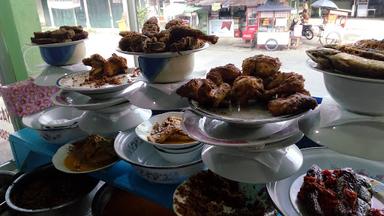 RUMAH MAKAN PADANG PARIAMAN