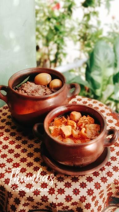 THUMBAS GUDEG & SAYUR KRECEK