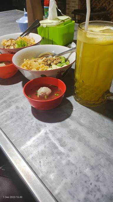 MIE AYAM BAKSO CAK GONDRONG