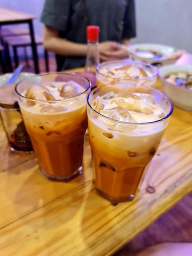 THA CHANG BOAT NOODLE