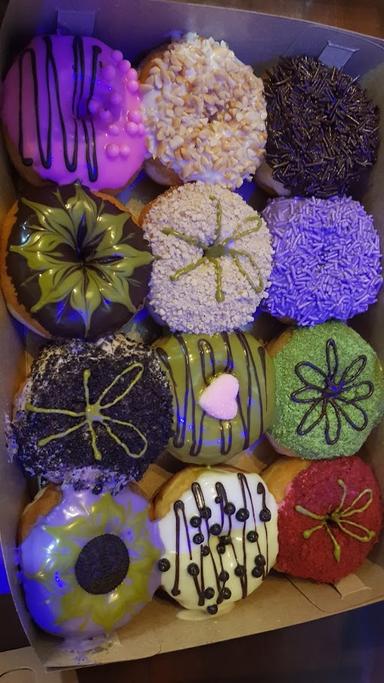 YUMMY DONUTS