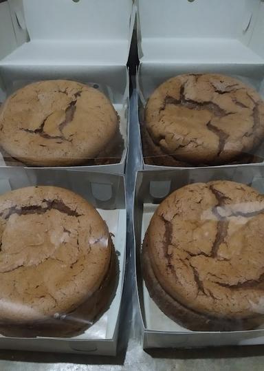 TAMI JUAL KUE TART KARAKTER DAN ROTI