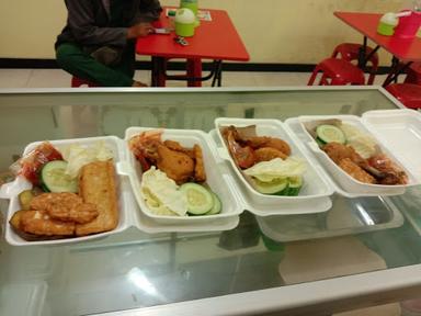 AYAM PENYET SUROBOYO RESTO